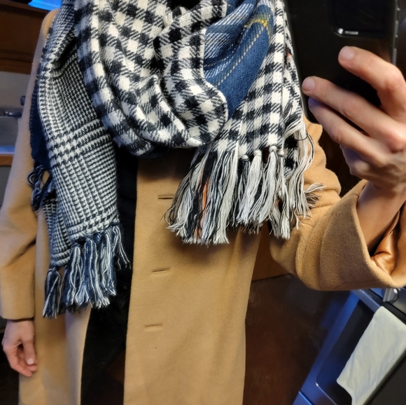 XL Steve Madden unique scarf - Picture 4 of 13
